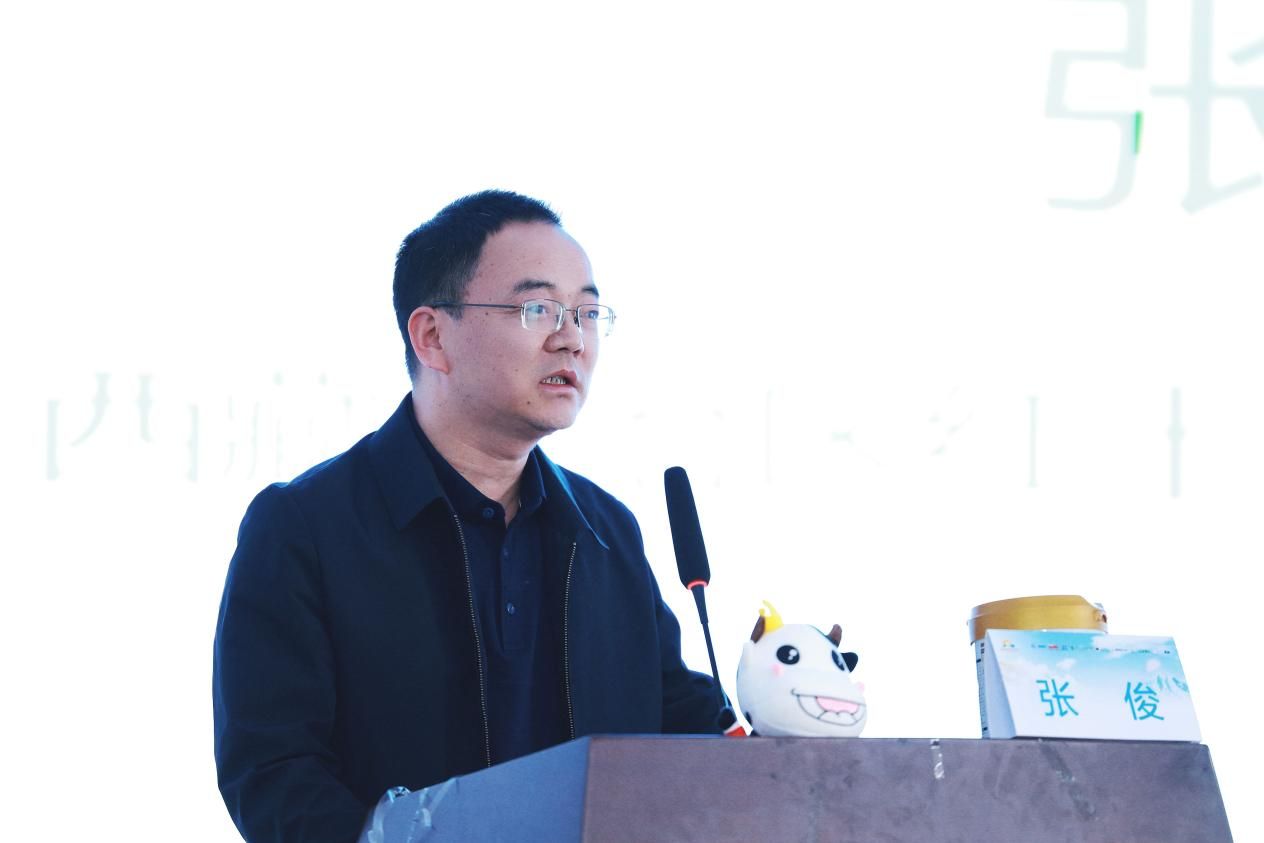 11-西藏自治区红十字会党组成员、副会长张俊致辞。